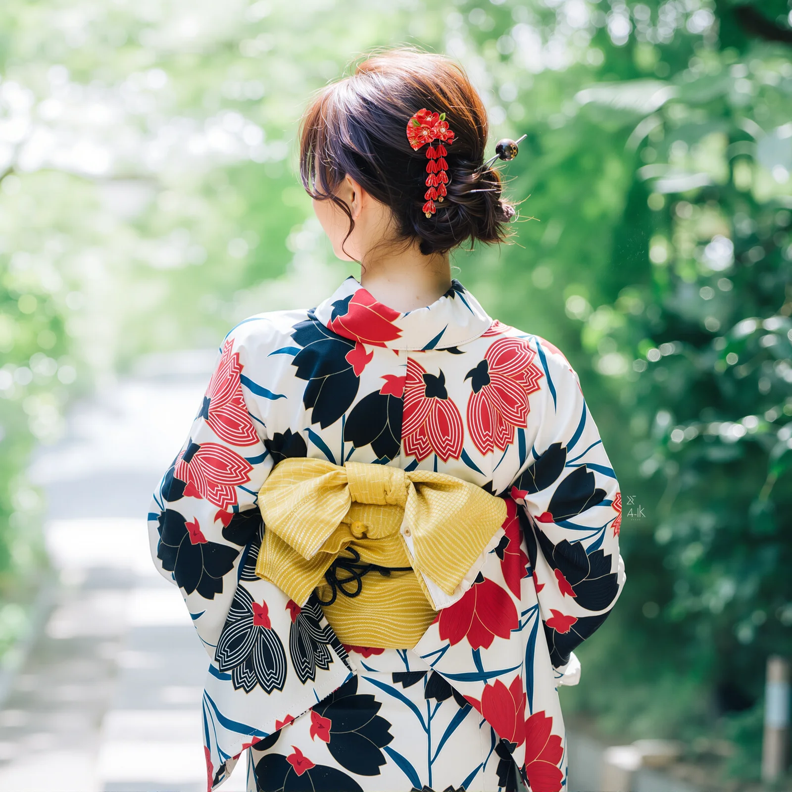 

1 Piece Fan Shape Tassel Hair Clip Japanese Style Bell Hairpin Streamer Headdress Classic Hair Accessory for Girls Kids Women