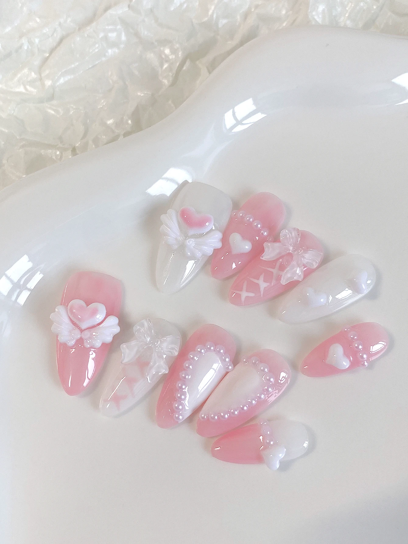 10 Pieces of 3D Heart-Shaped Angel Wings, Translucent White Bowknots, Pearl French-Style Long Almond-Shaped Bridesmaid Lolita Pure Desire Semi-Handmade Nail Stickers, Wedding Bridesmaid Styling, Lolita Dress Matching, Spring Date, Korean Pure Desire Outfit, Girly Atmosphere Photoshoot, Light Pastel Floral Dress Matching.