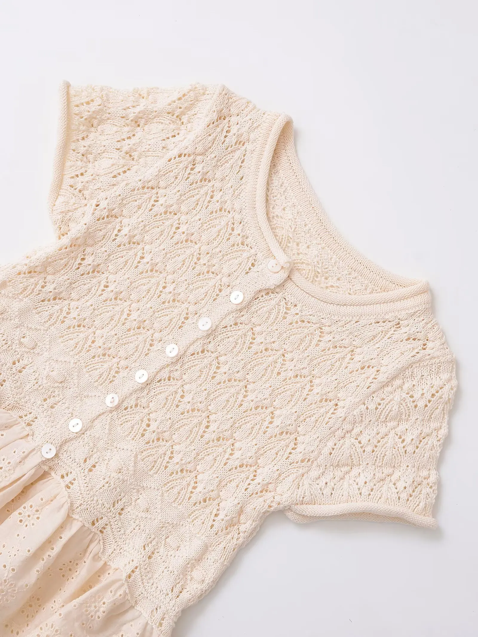 2025年夏新作 レディース カジュアル 可愛い 多機能 刺繍 切り替え フックフラワー 透かし編み ラウンドネック トップス