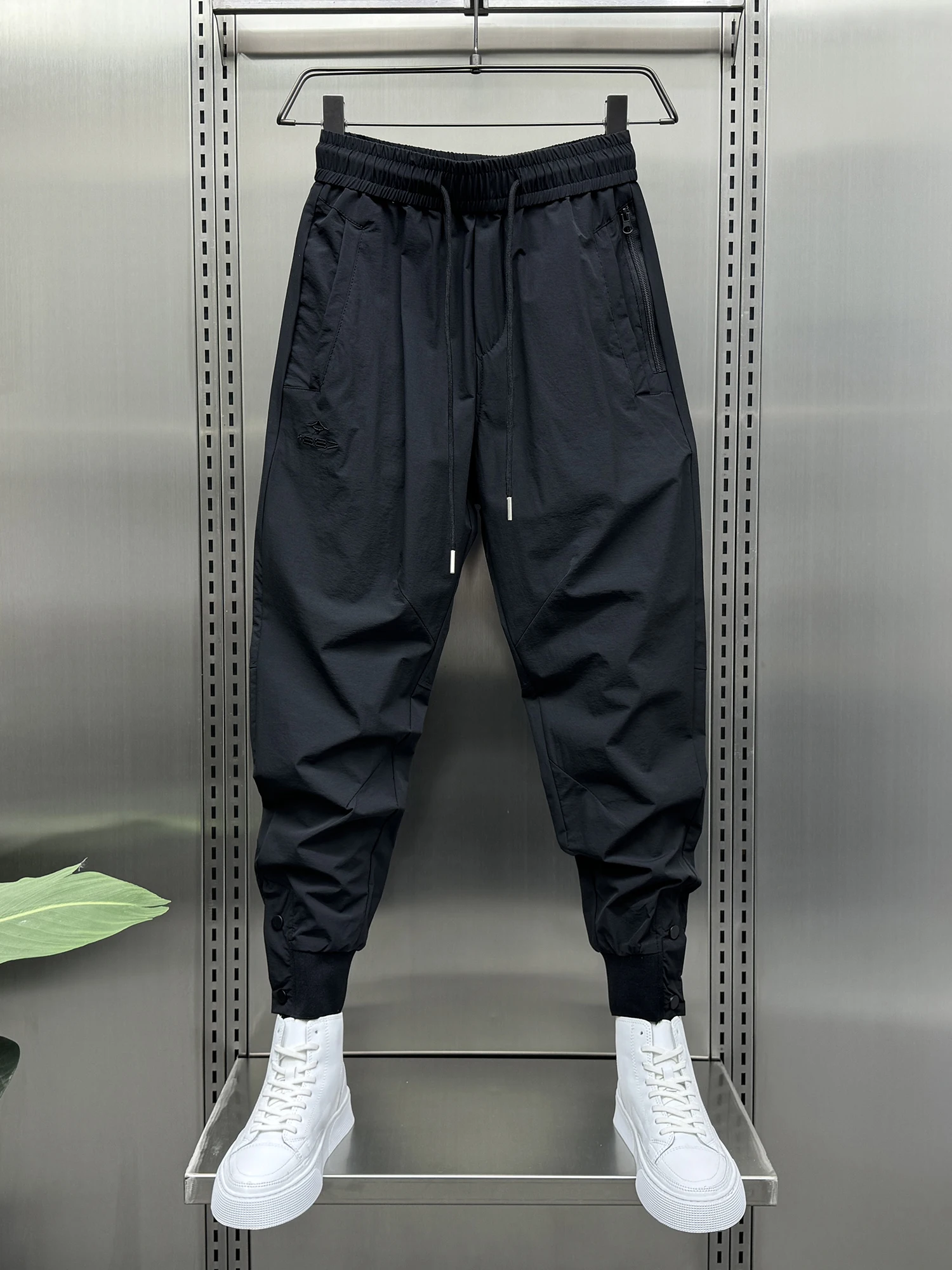 

Летние тонкие повседневные брюки мужские, модные, брендовые, из ледяного шелка, быстросохнущие, с вышивкой, с манжетами, укороченные, в американском стиле, брюки-харлан