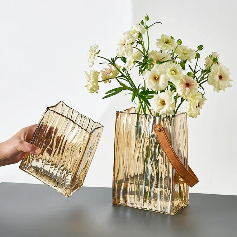 

Advanced Leather Vase for Flower Arrangement Creative Desk DecorTransparent Holder Luxury Floral Container Home Decoration Piece