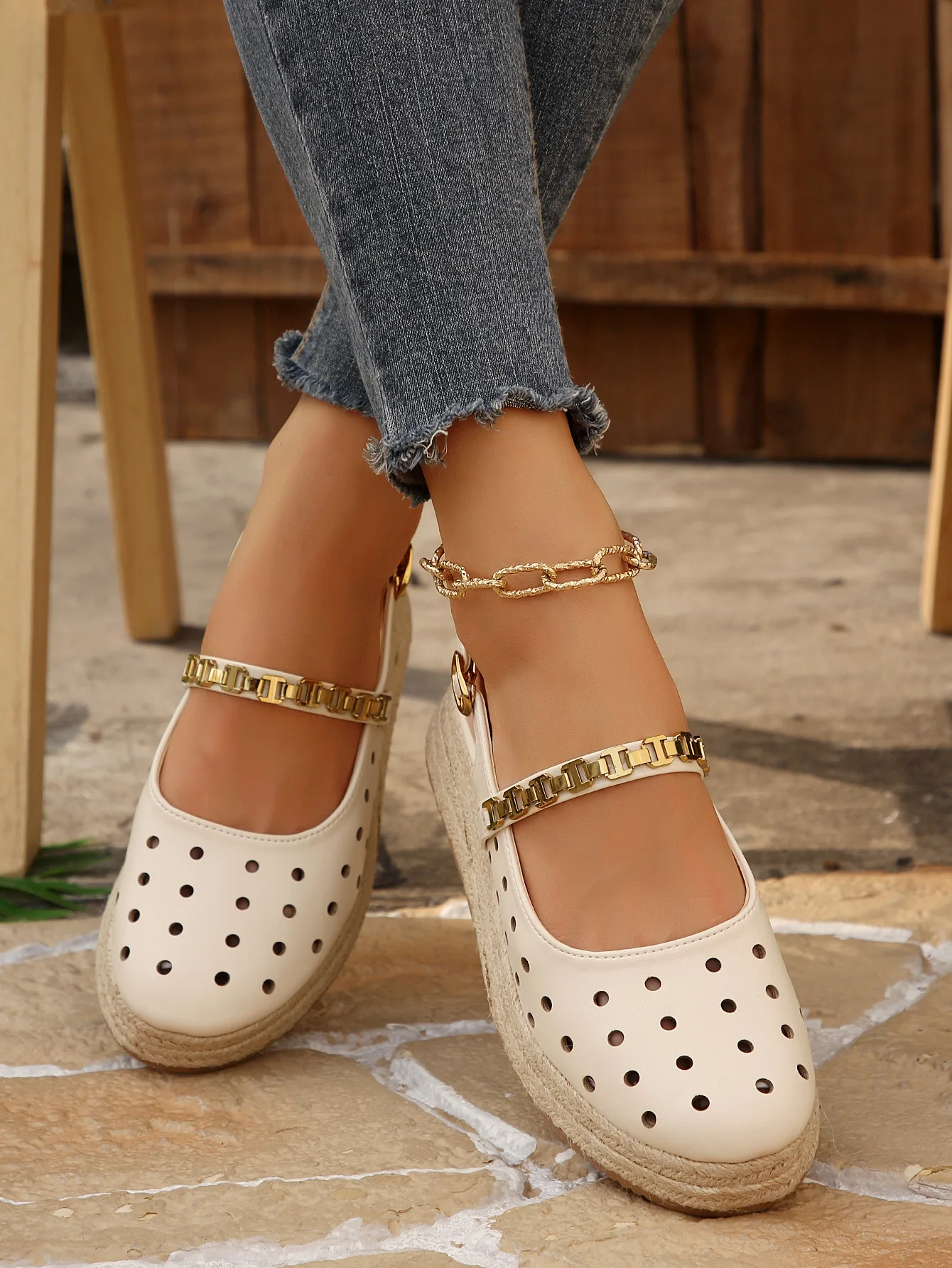 Women's sandals with hollowed out breathable design, sloping heel, summer thick soled outdoor sandals