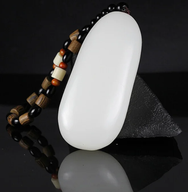 

White jade original color ornament, sheep fat jade women's fashion pendant