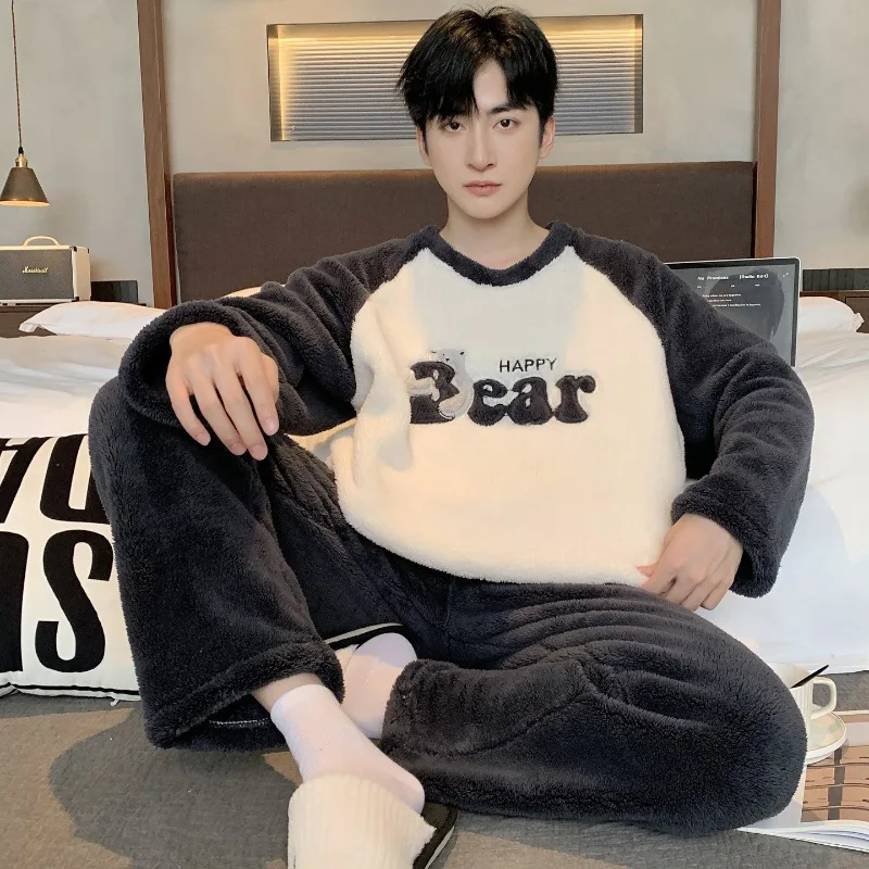 

Утолщенный пижамный комплект из кораллового флиса, мужская зимняя теплая домашняя одежда, корейский молодежный комплект из двух предметов с героями мультфильмов, фланелевая плюшевая домашняя одежда