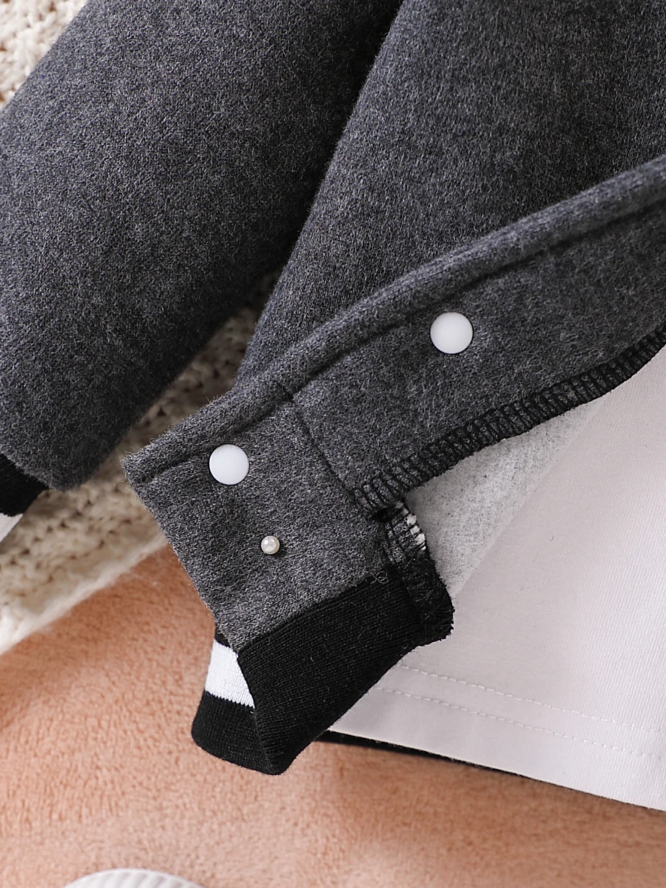 قطعة واحدة للأطفال الأولاد على الموضة بنمط حيوانات كرتونية وجيب ربطة عنق وأكمام طويلة سترة خارجية للخريف والشتاء