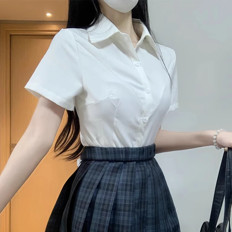 Camicia da scuola slim fit da donna giapponese Gyaru con scollo a V manica corta camicia bianca slim top camicette per abiti da studente uniformi JK