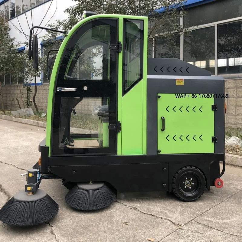 High Quality Ride-on Municipal Sanitation Road Sweeper with Engine Dust Removal