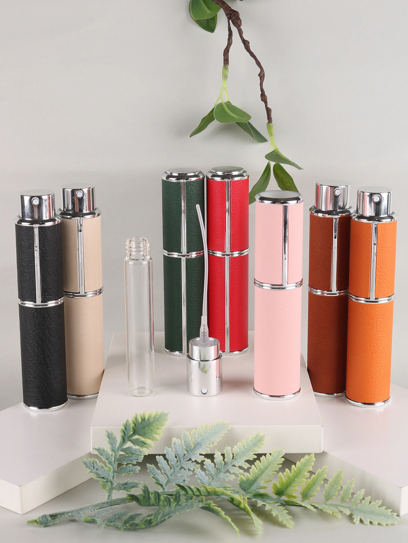 10ml Drehverschluss-Lederparfümflasche, Leerer Nachfüllbarer Reisebehälter, Leere Kölnischwasserflasche, Tragbare Sprühflasche, Taschenformat – Detail 5