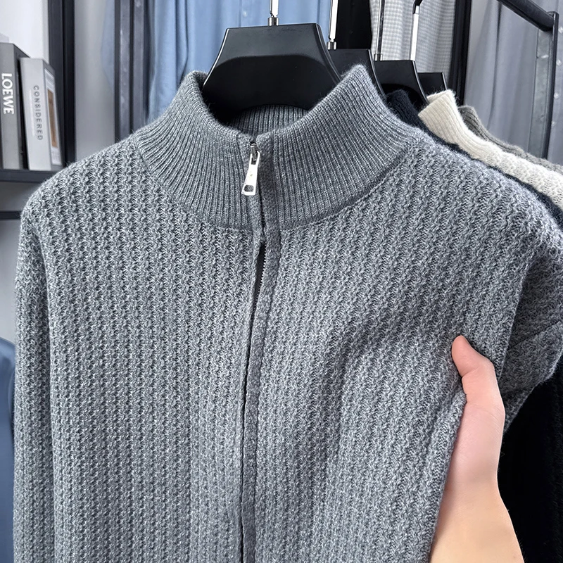 Hochwertiger Herbst-Winter Strick-Cardigan Designer-Neuheit Schlichter Lässiger Herren-Reißverschluss-Pullover mit Stehkragen Klassischer Jacquard Trendiger Sweater-Mantel – Detail 19