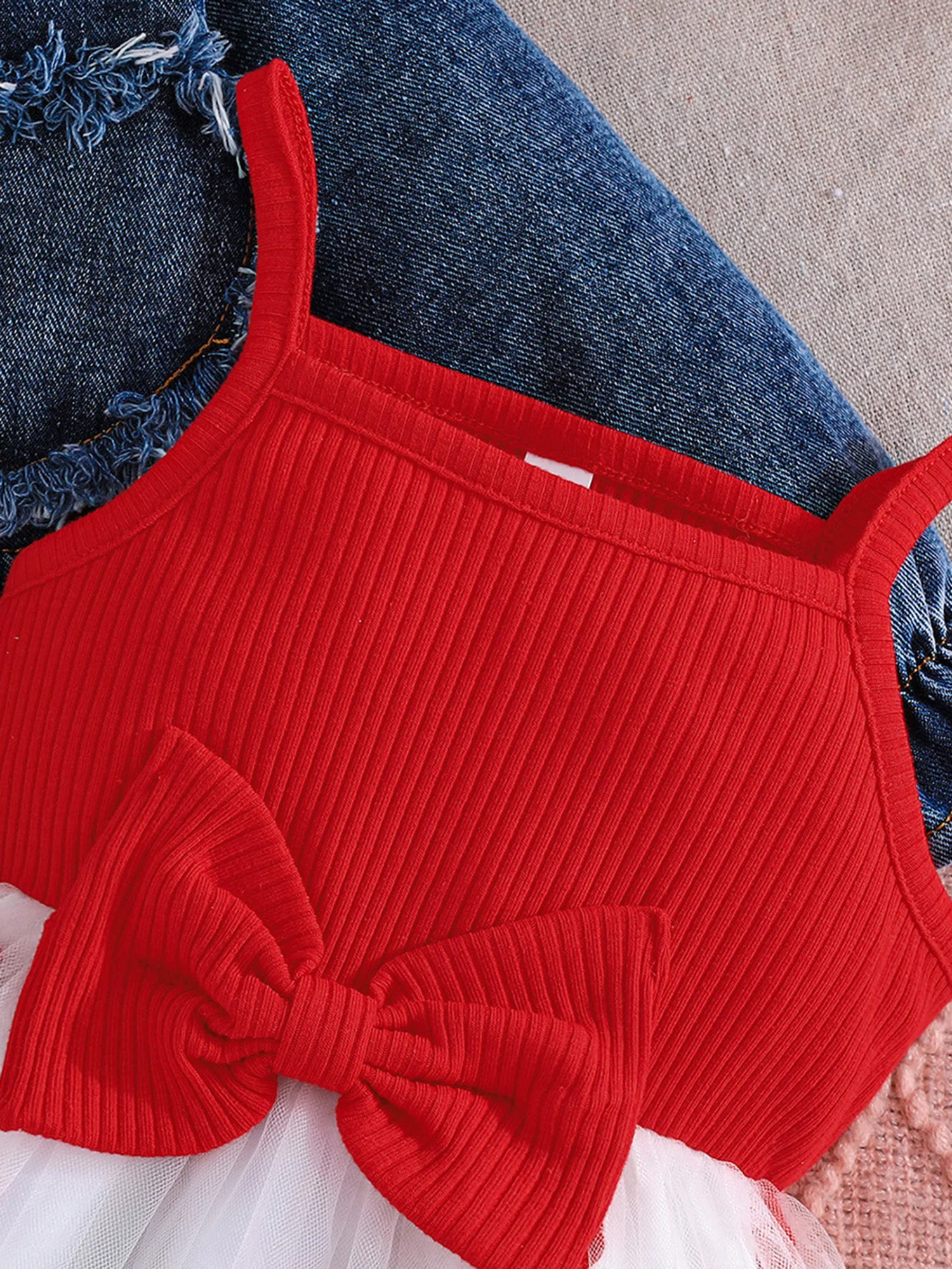 

Милое осеннее платье-комбинация из тюля с сердечками для маленьких девочек в сочетании со стильной джинсовой курткой с длинными рукавами