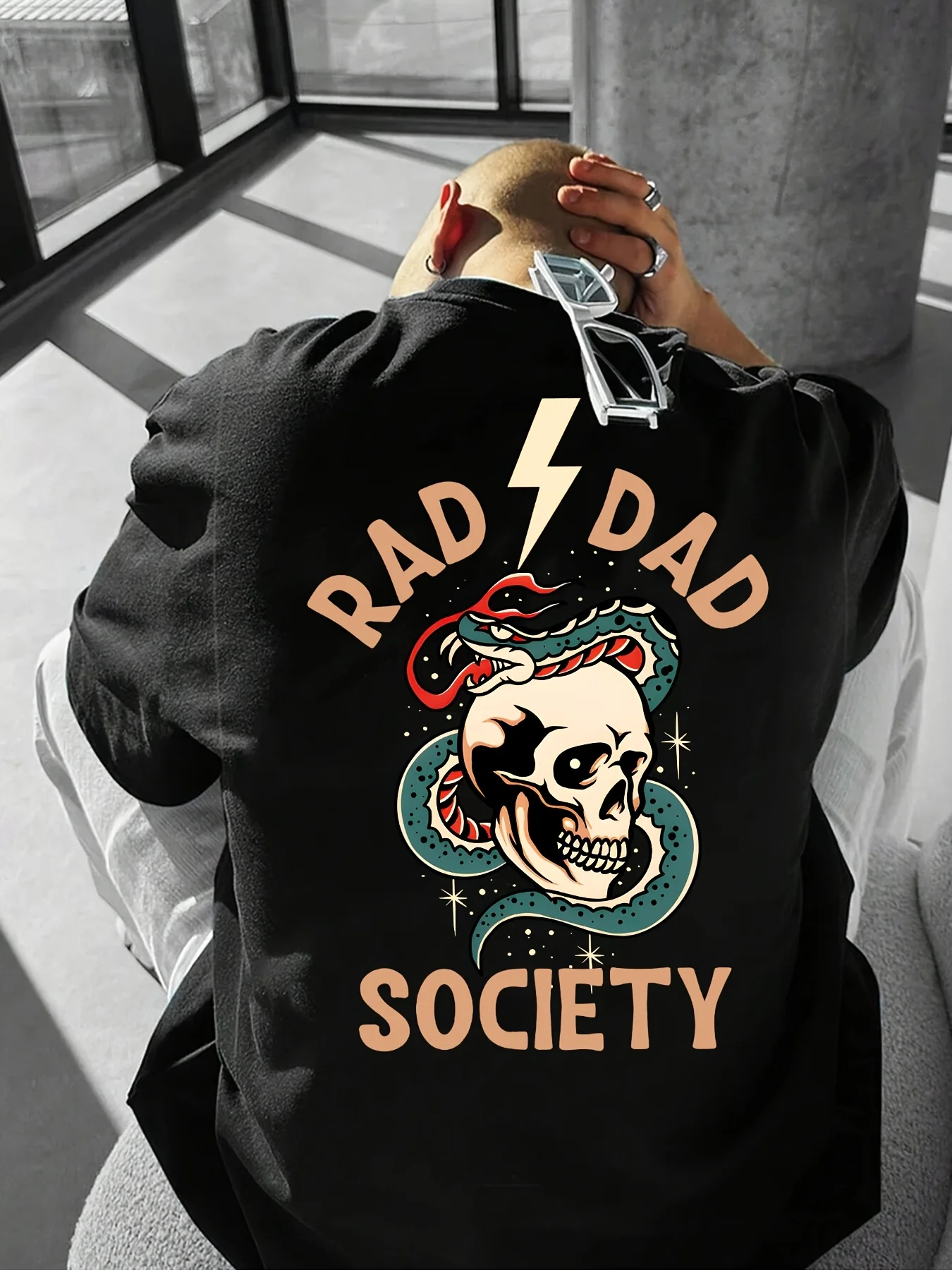 

Мужская футболка с принтом черепа и змеи в стиле Cool Dad Club, подарок на День отца, летняя свободная повседневная модная футболка с коротким рукавом