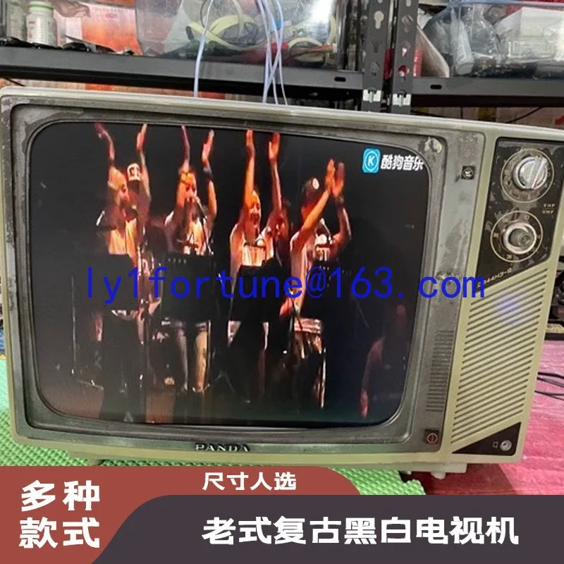 7080 nostalgic retro old-fashioned black and white TV changed to LCD advertising machine, which play black and white on wifi-USB