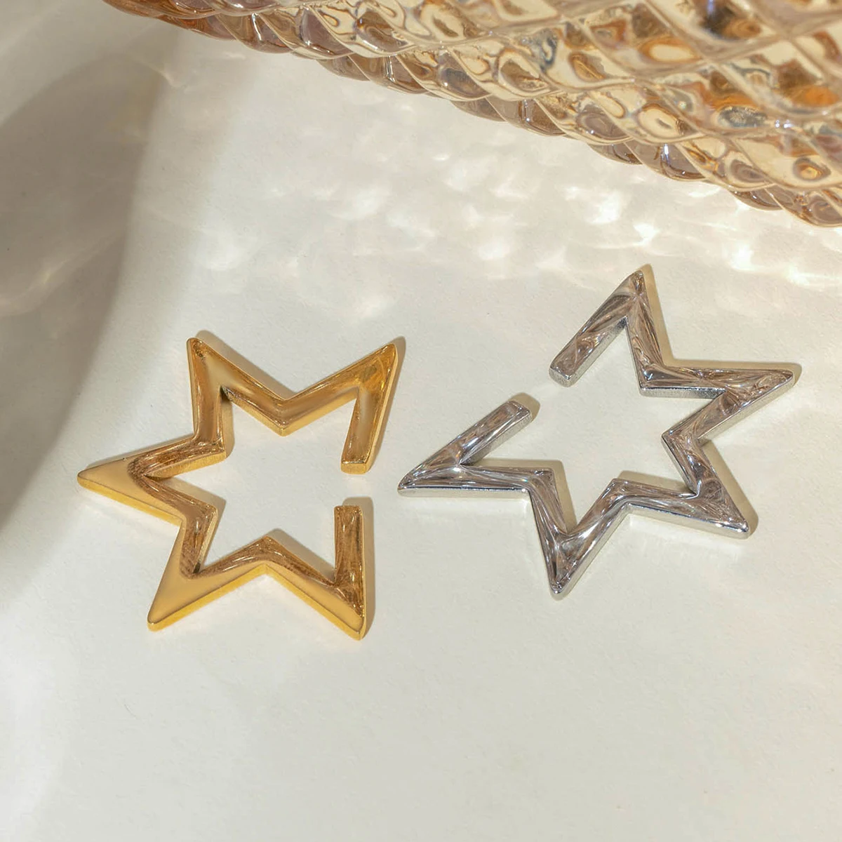 Summer Light Luxury 18K Gold Plated Stainless Steel Notched Star Ear Clip ​​Polished Metal Statement Texture Fashion Jewelry