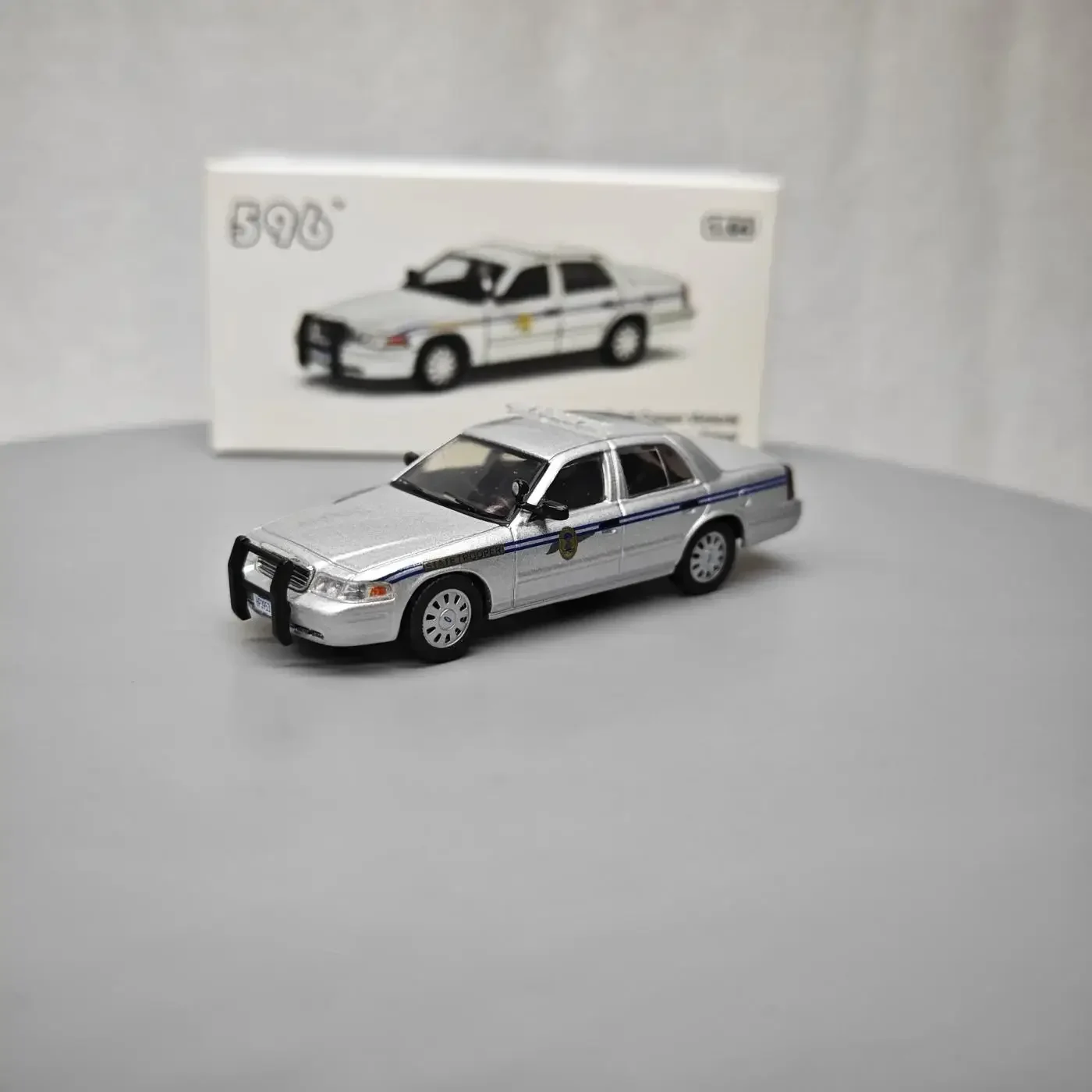 

596 1:64 Ford Crown Victoria, имитация модели автомобиля из сплава, коллекция подарков