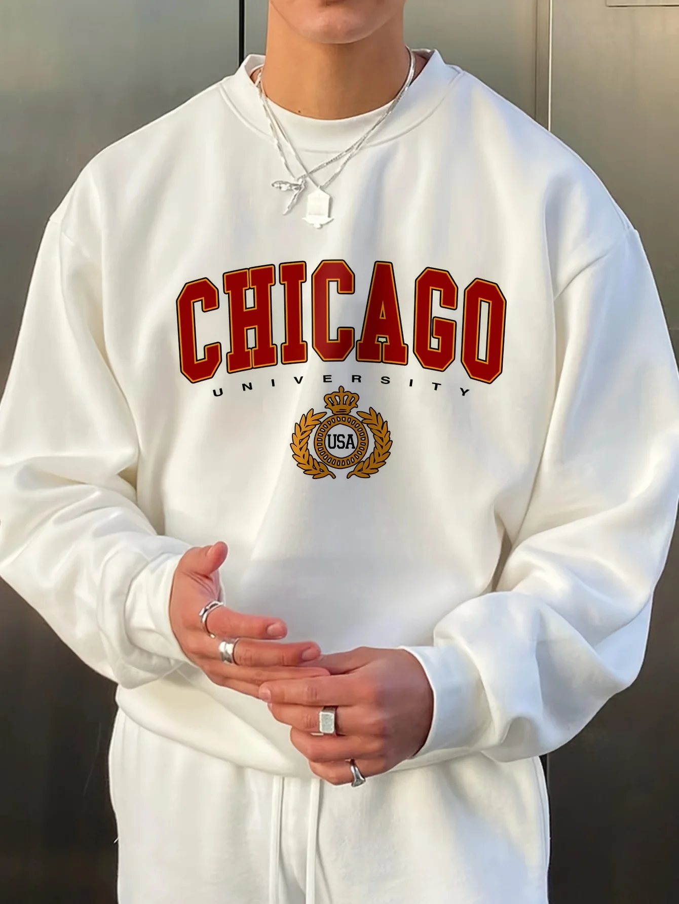 سويت شيرت رجالي للخريف والشتاء كاجوال فضفاض مناسب بشعار جامعة شيكاغو مطبوع عليه حروف ذهبية ورقبة دائرية #4