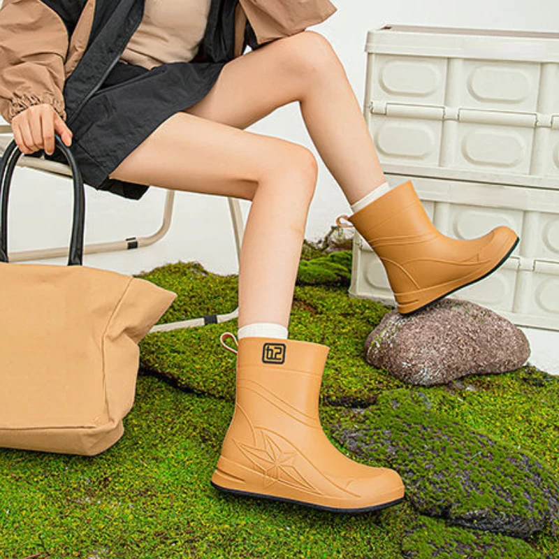 Bottes de pluie imperméables pour femmes, chaussures en caoutchouc pour dames, travail de jardin et sécurité, chaussures de cuisine imperméables à l'huile, botte en PVC