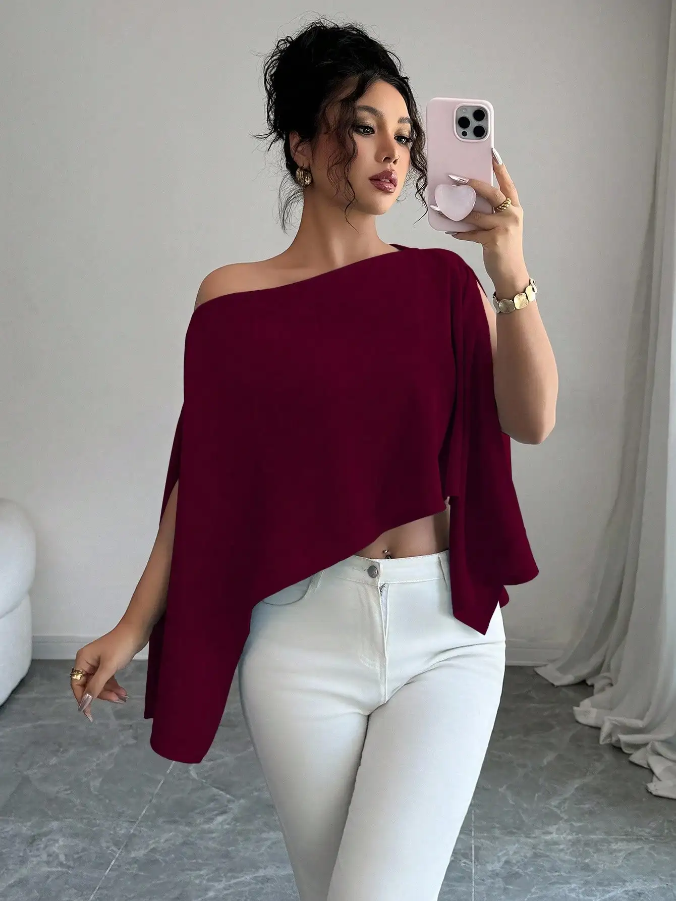 

Женский однотонный асимметричный укороченный топ с открытыми плечами свободного кроя