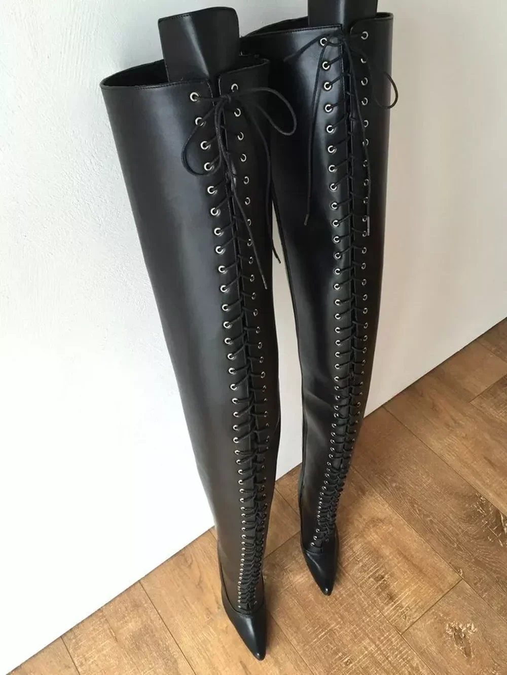 Spitze Zehen-Straßenmodell-Laufsteg-Ballett-Stiletto-Stiefel 2025, neue sexy Damen-Stiefel mit schwarzen Overknee-Stiefeln, modische Party-Bühnenstiefel