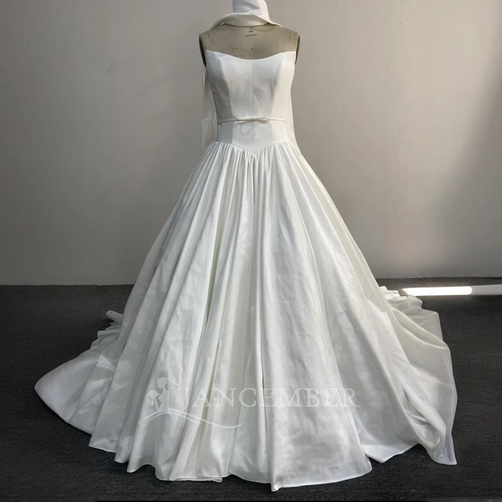 Elegante Brautkleider aus Satin, ärmellos, A-Linie, Boho-Stil, mit Schleppe