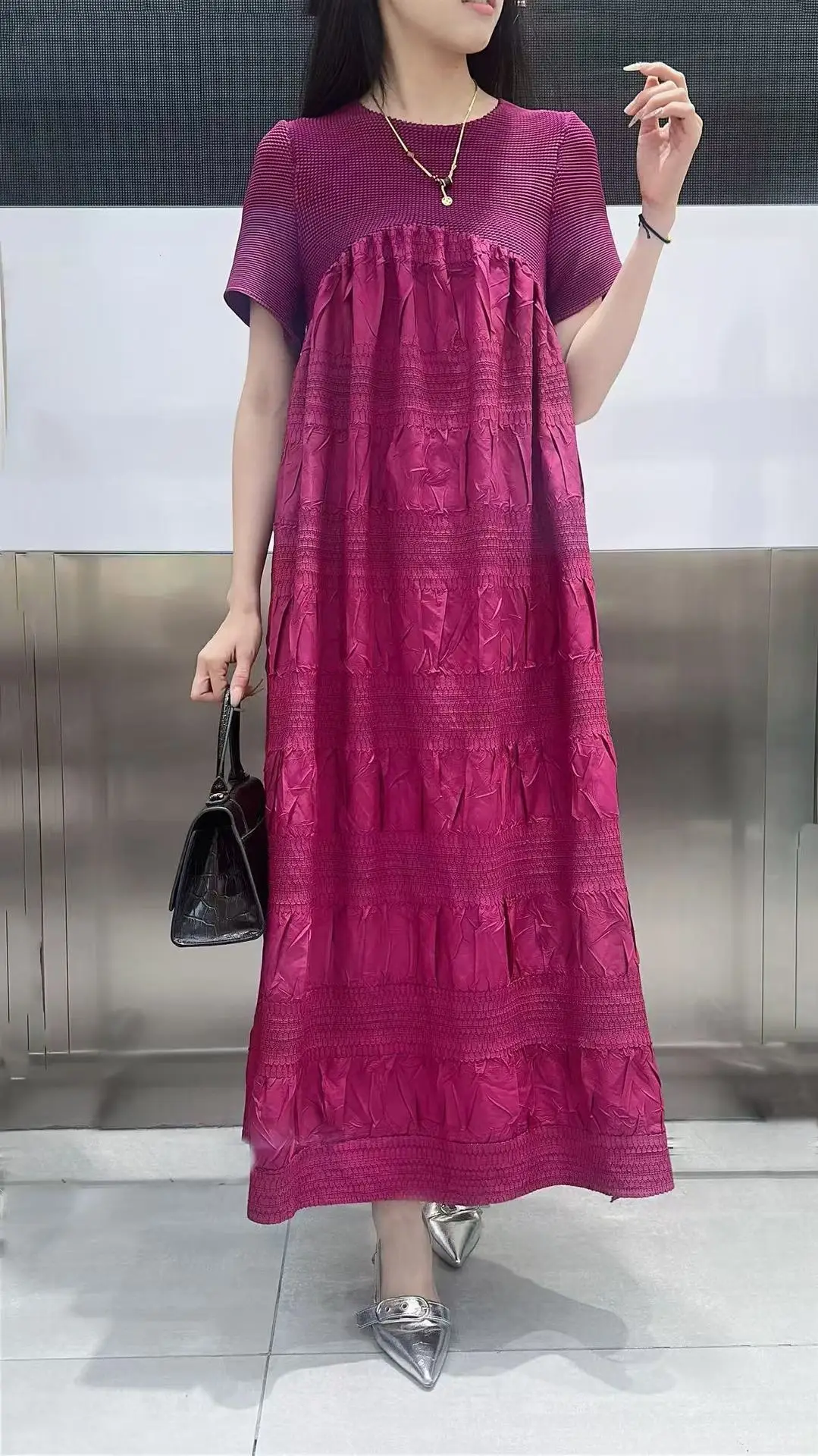 Miyake Lockeres, plissiertes, besticktes Kleid für Damen, Rundhalsausschnitt, kurze Ärmel, A-Linien-Kleider, 2025, Sommer, neue Flut