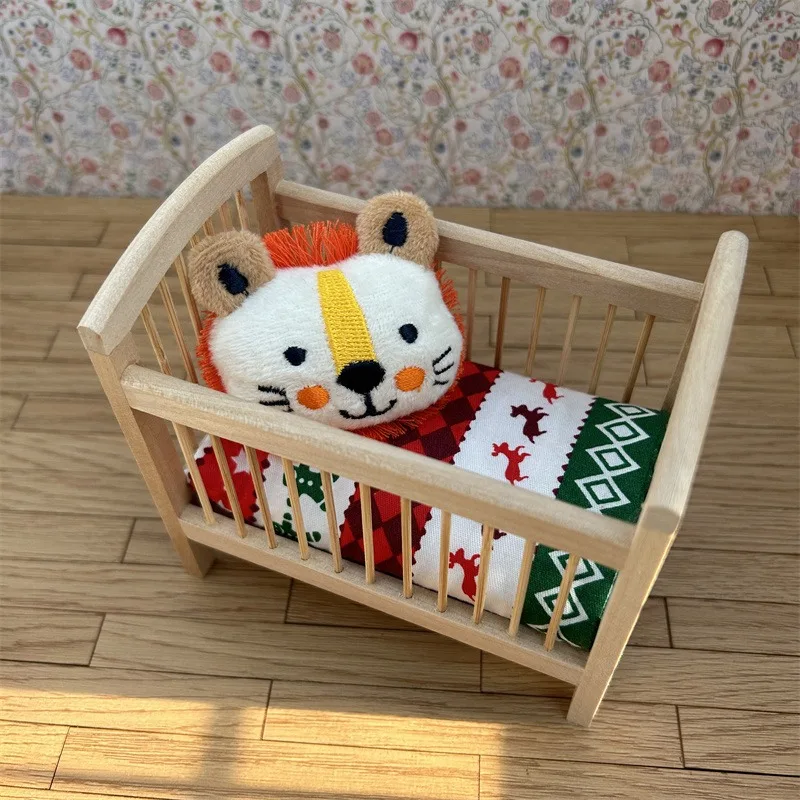 1:12 Culla in legno in miniatura Mobili per casa delle bambole Accessori per la decorazione della casa delle bambole Letto in legno fatto a mano per OB11Bjd