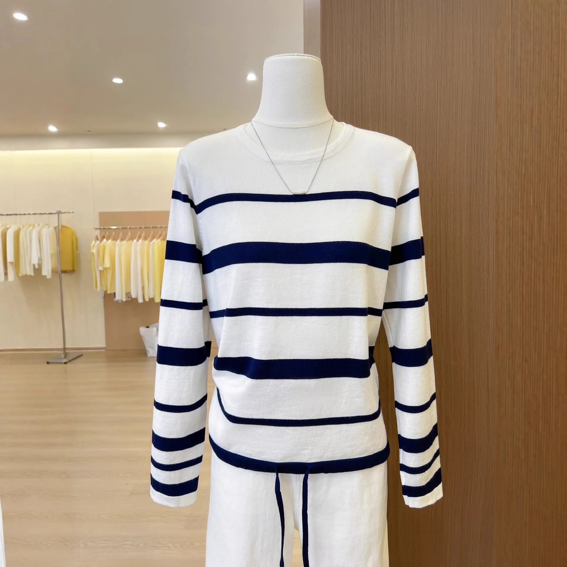2026 New Temperament Elegant Contrasting Colors Early Autumn Single Wear Versatile Navy Blue Striped Top Long Sleeve T-shirt