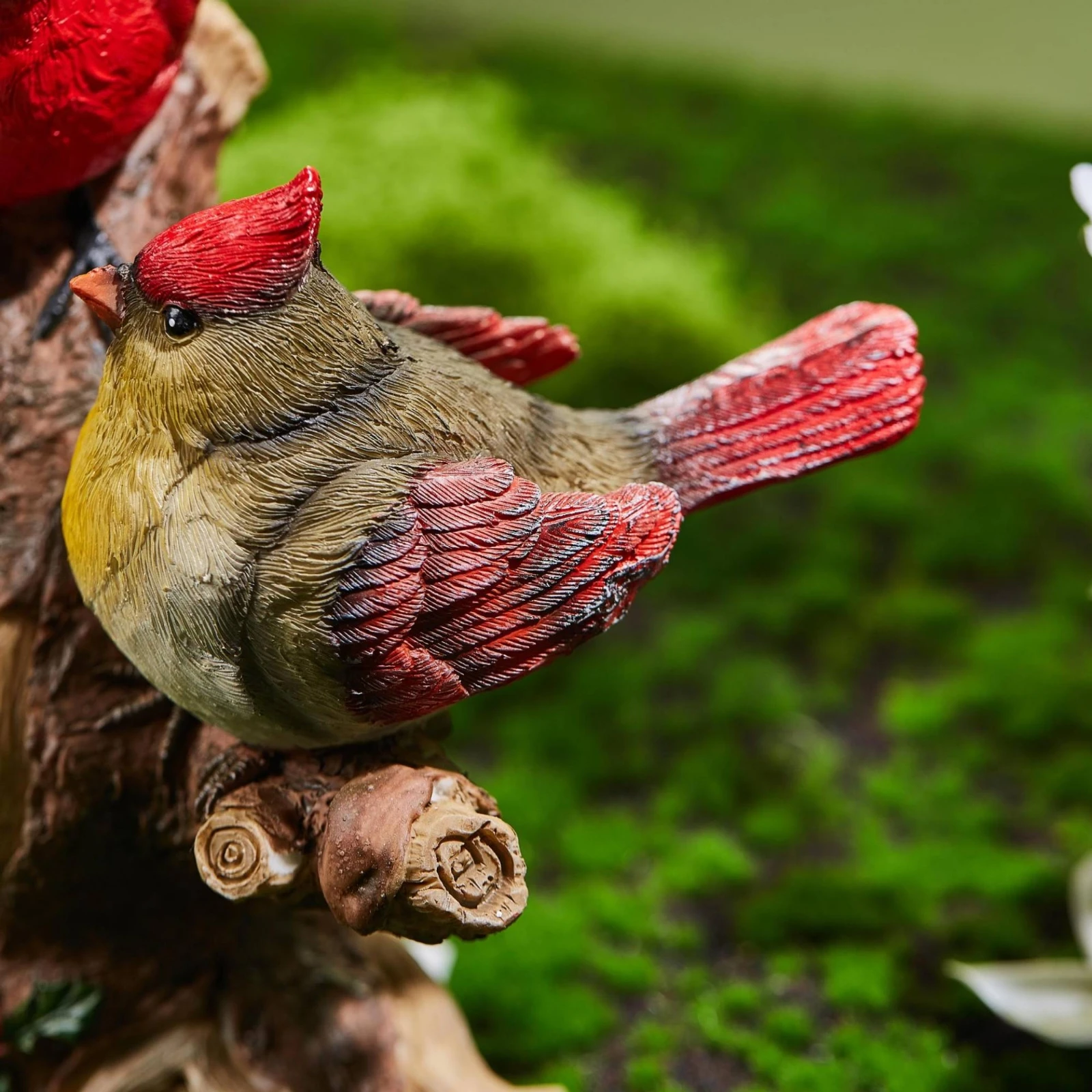 Indoor Outdoor Painted Resin Bird Decor Carved-Look Tree-Stump Bird Statue