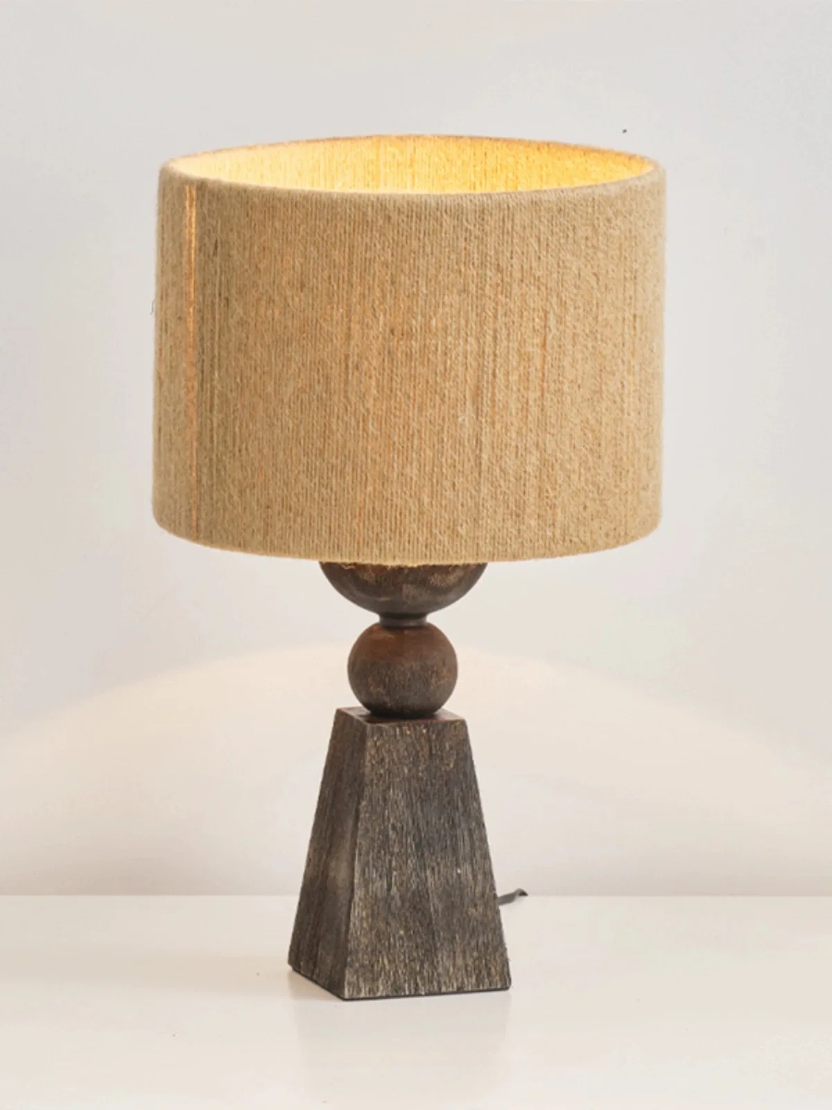 Elegante Beleuchtung, antiker Retro-Vintage-Stil, Massivholzsockel, Tischstrohlampe für moderne Kunst, Nachttischbeleuchtung, Schreibtischlampe