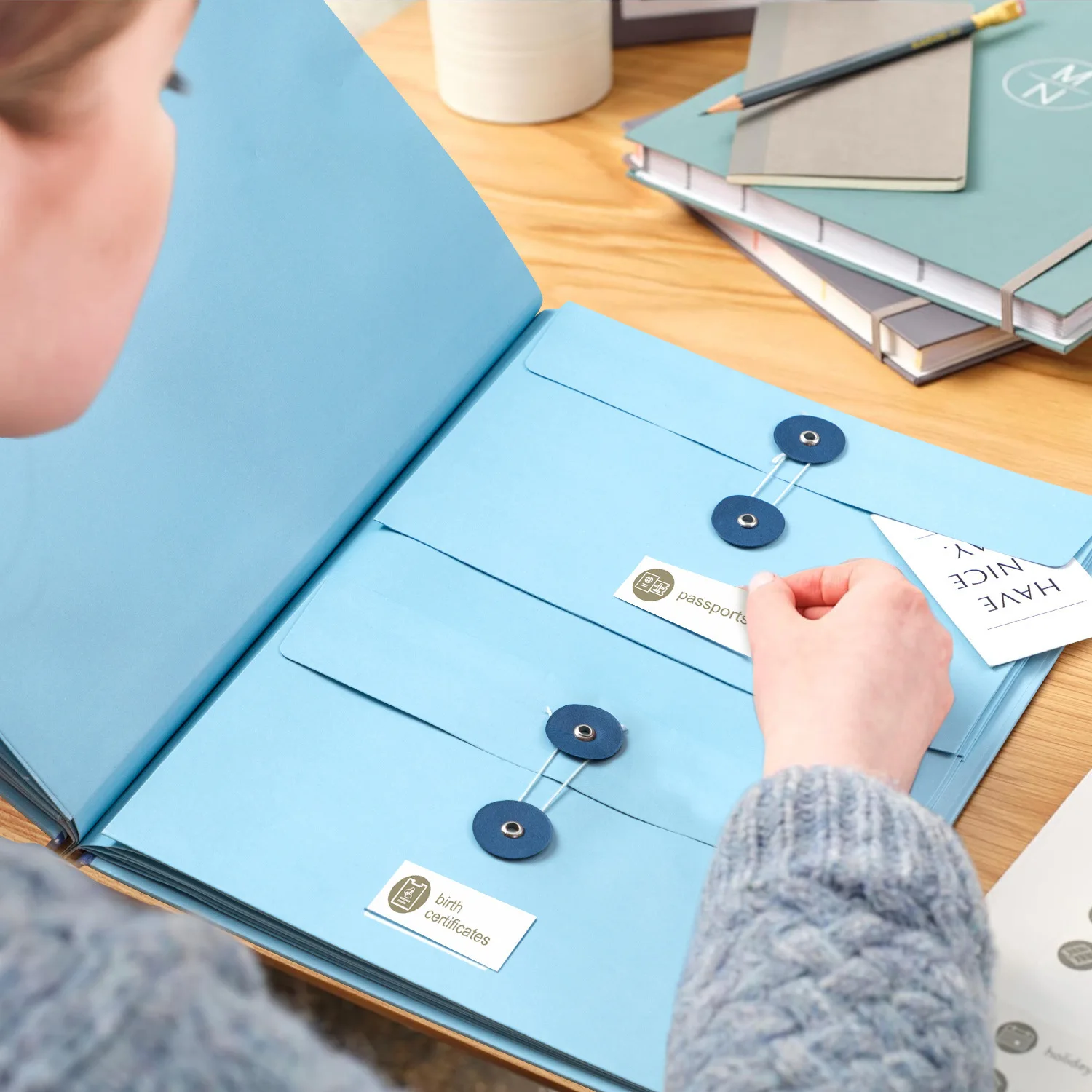 

1pcs In Case I Go Missing Binder Manila Pocket Folder Organ Folder