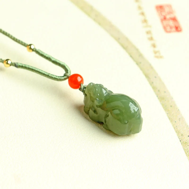 

Ruoqiang green yellow mouth jade brave peace buckle nothing card auspicious cloud lock to send lanyard jade pendant