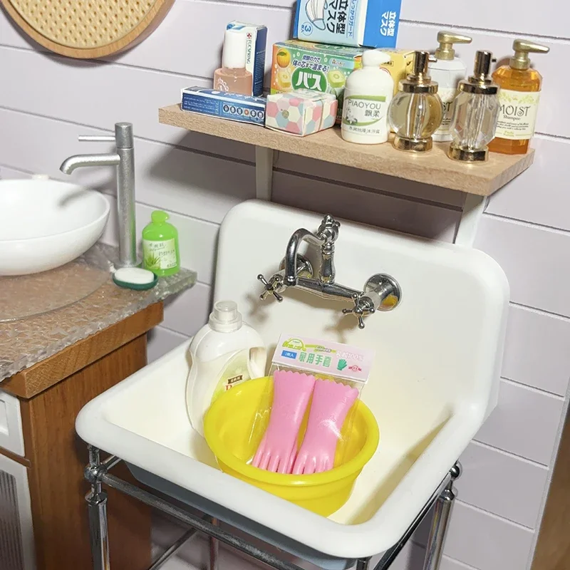 1 paio di guanti di gomma in miniatura per casa delle bambole Simulazione Guanti per pulizia lunghi Decorazioni per la cucina delle bambole 1:12 Accessori per mobili per casa delle bambole