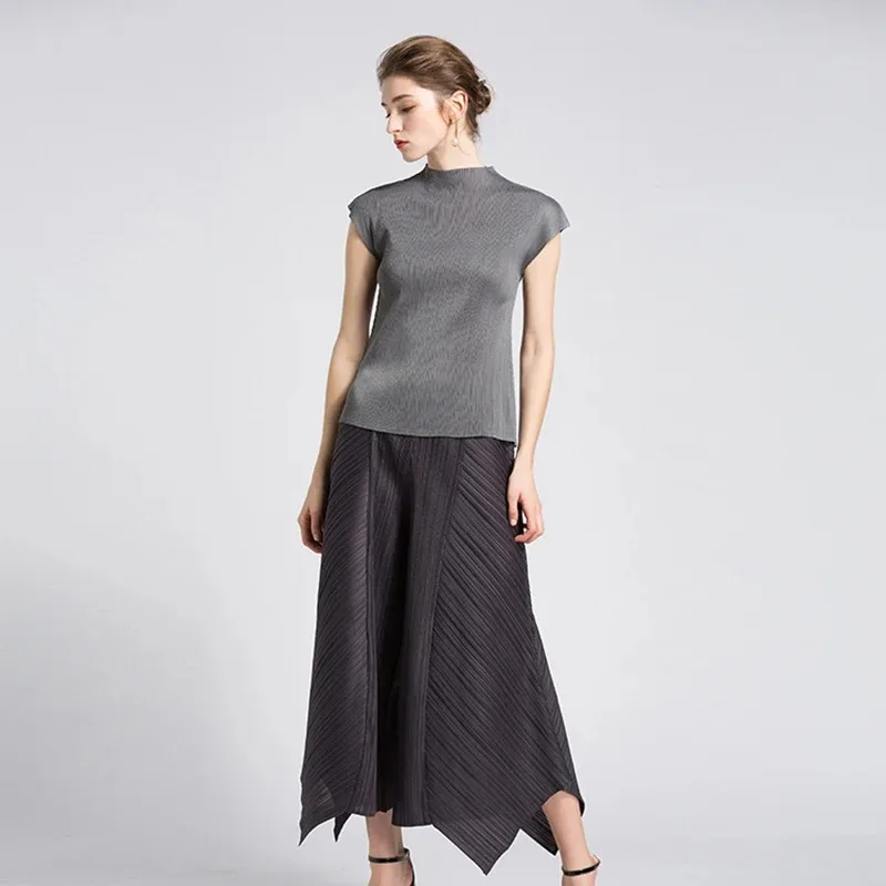 Miyake Pleated Classic Top Sleeveless Black T-shirt Harajuku Kawaii Japanese Casual Fashion Women\'s T-shirt Aesthetic Clothing