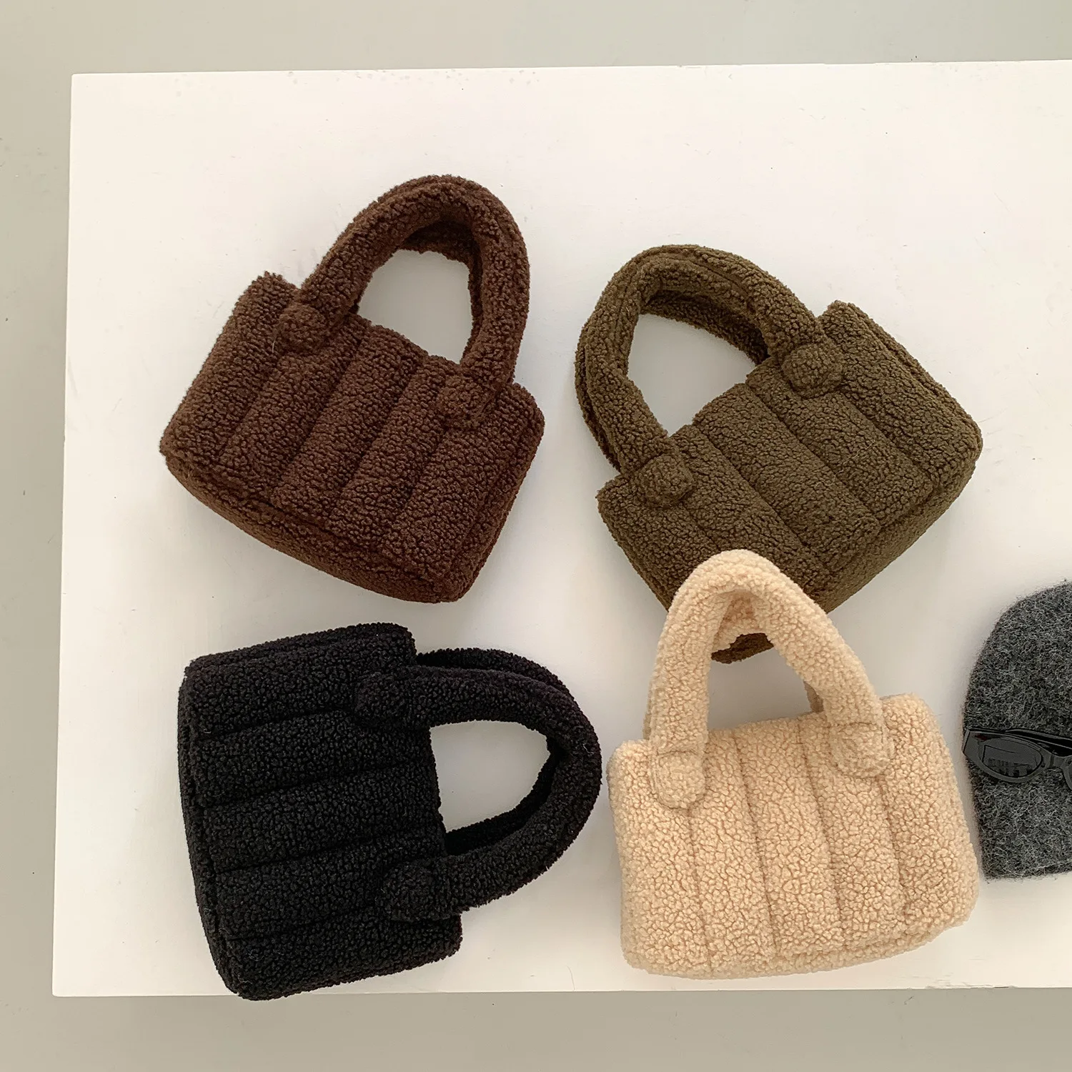 

Winter Soft Plush Tote Shoulder Bag Mini Lamb Wool Womens's Handbags Warm Faux Fur Bags for Women Quilting Clutch Shopper Purses