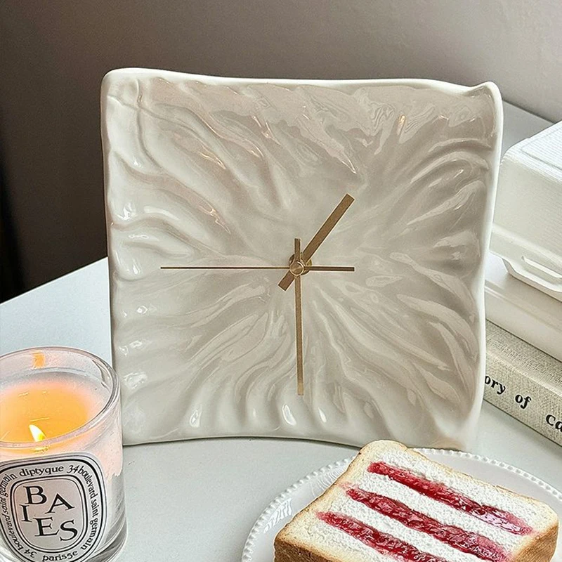 

Creative Clock Figurines Miniature Desk Accessories Modern Luxury Miniatures Sculptures Bedroom Living Room Table Top Figurines