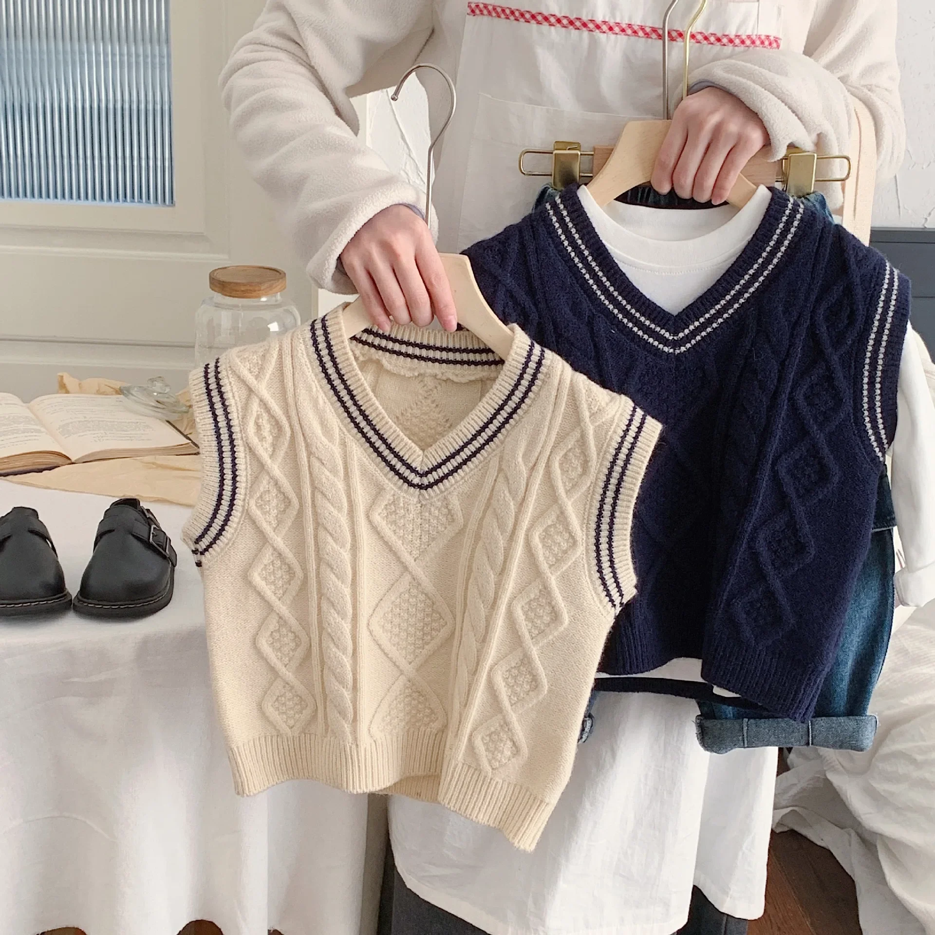 

Children's Vest School Style Gentleman's Knitted Vest for Boys 2024 Autumn Clothing Kids V-neck Vest Knitted Stripe Sweater