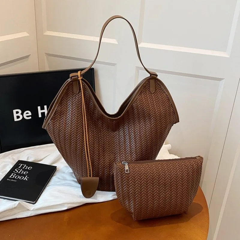 

Elegant Simple Designer Tote Diaper Bag For Women Luxury Leather Large Capacity Stylish Crossbody Handbag For Minimalist Moms