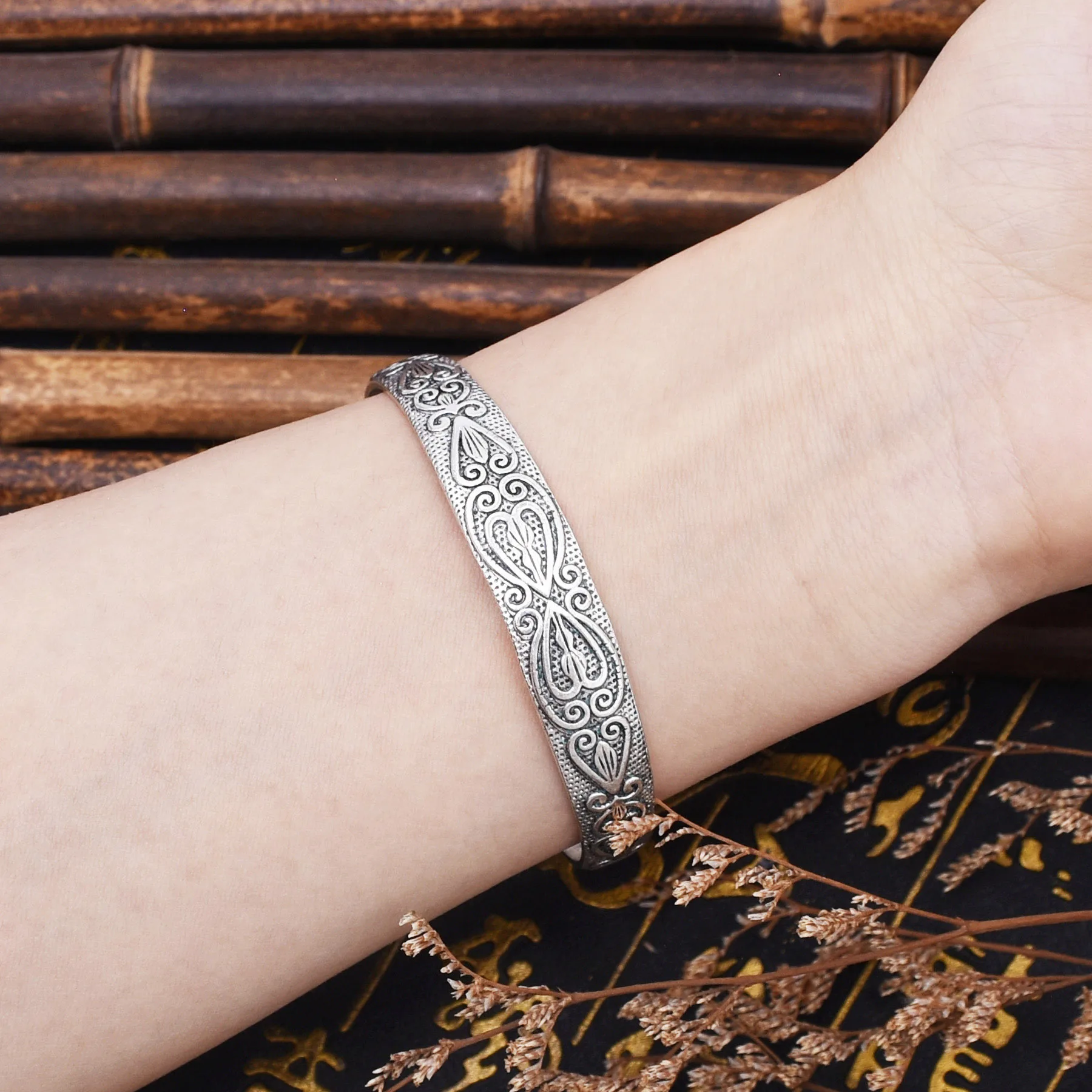Gold Plated Tibetan Alloy Carving Flower Cuff Bracelet for Women Indian Nepal Ethnic Open Adjustable Bangle Female Jewelry Gift
