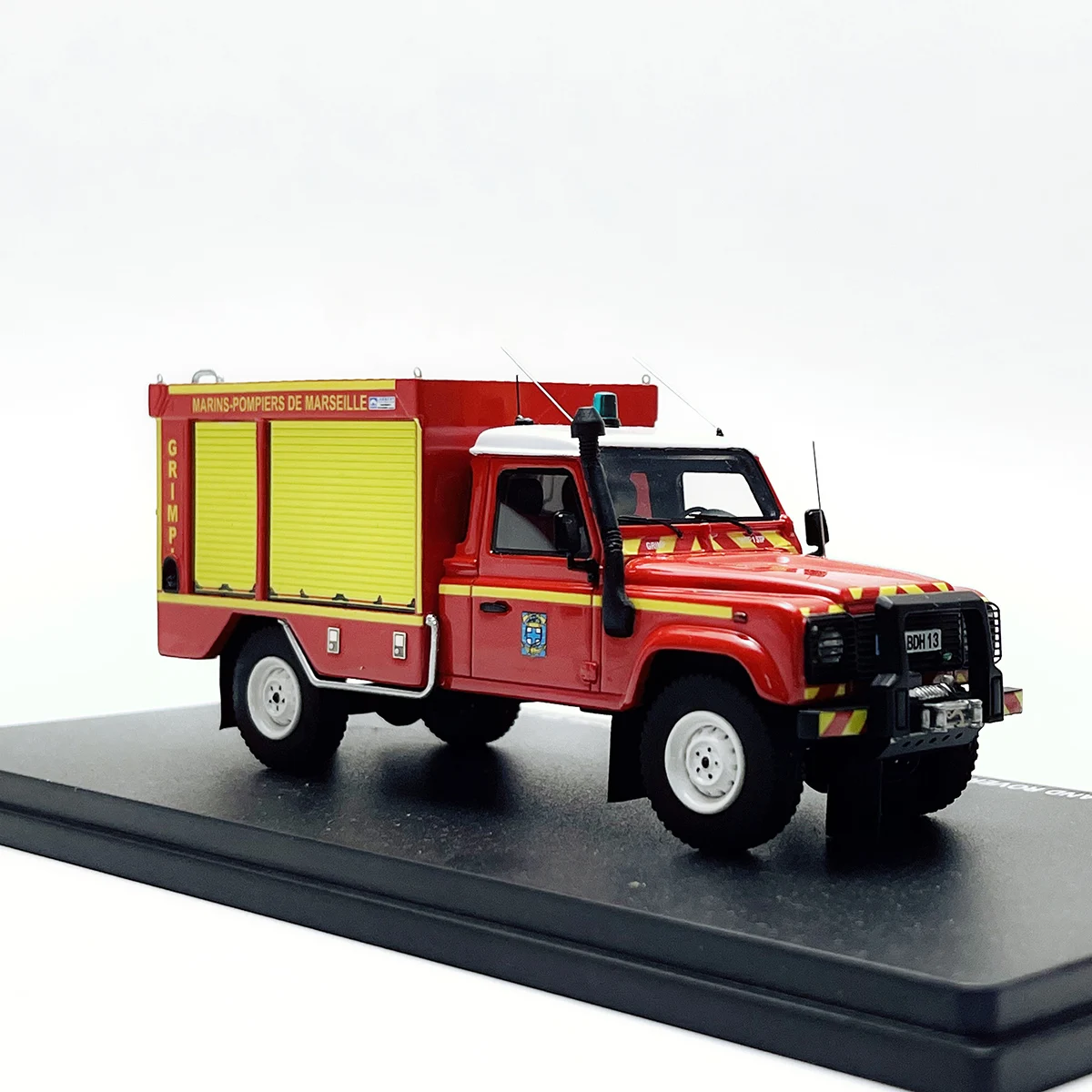 ALERTE 1/43 Scale LAND EOVER Land Rover Defender 130 Resin Fire Truck Car Model Collectible Gift Souvenir Display Ornament