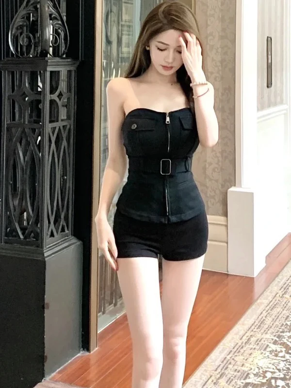 

Модный летний комплект для женщин: облегающие шорты и топ-бюстье, двухсоставный набор из полиэстера, свободный крой, для возраста 18-25 лет