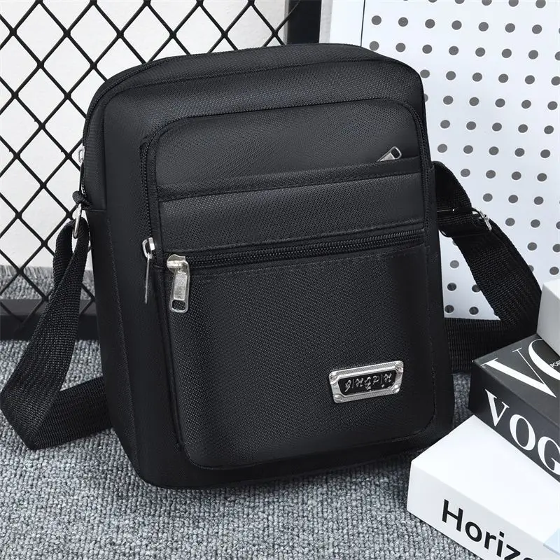 Bolso Pecho Oxford Multicapa Universal - close-up view