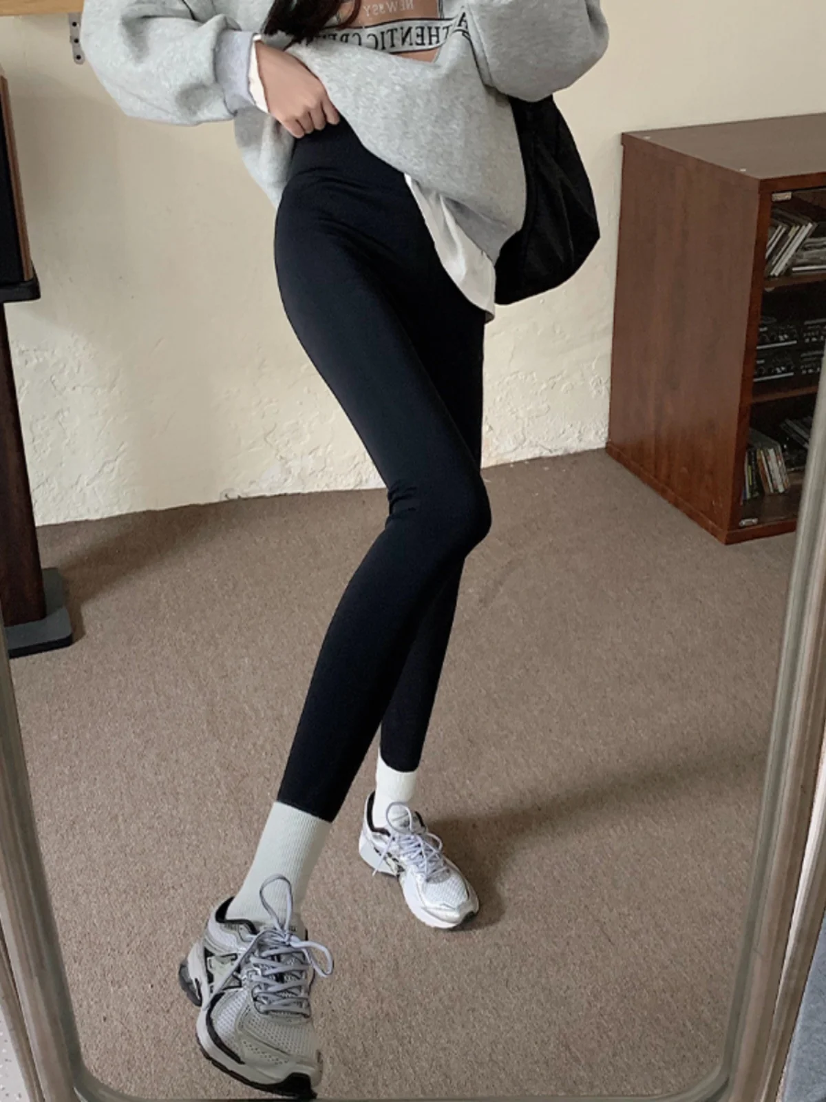 

Black Fleece Lined Yoga Pants Women's Tight Fit Base Layer Pants Outerwear Autumn Winter New Style Shark Elastic Pants