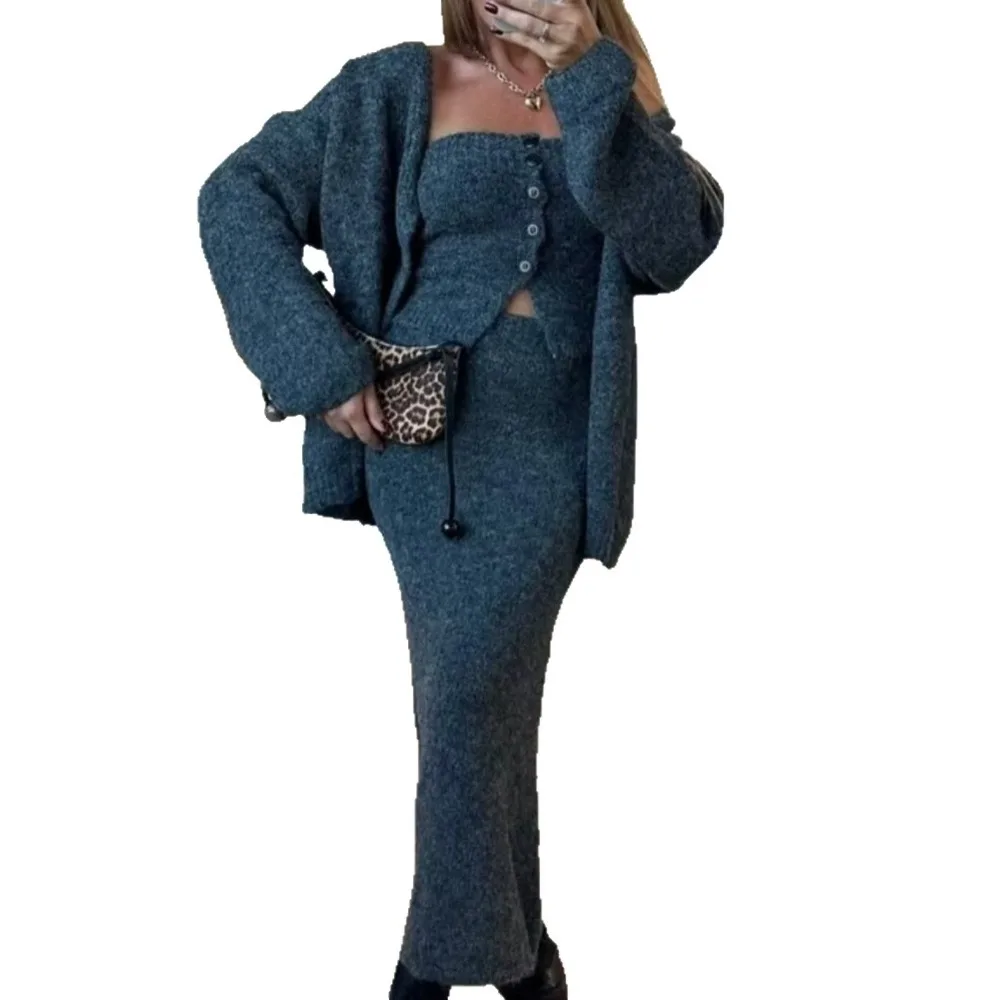 2026 Autumn and Winter New Fashion High-end Sweater Set Skirt Loose Lazy Style Knitted Three-piece Set Texture Unique Fashion - view 5