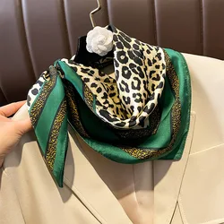 Bufanda de seda 2023 para mujer, pañuelo de lujo con estampado de leopardo, Hijab, chal, foulard, envoltura de silenciador, 70x70cm