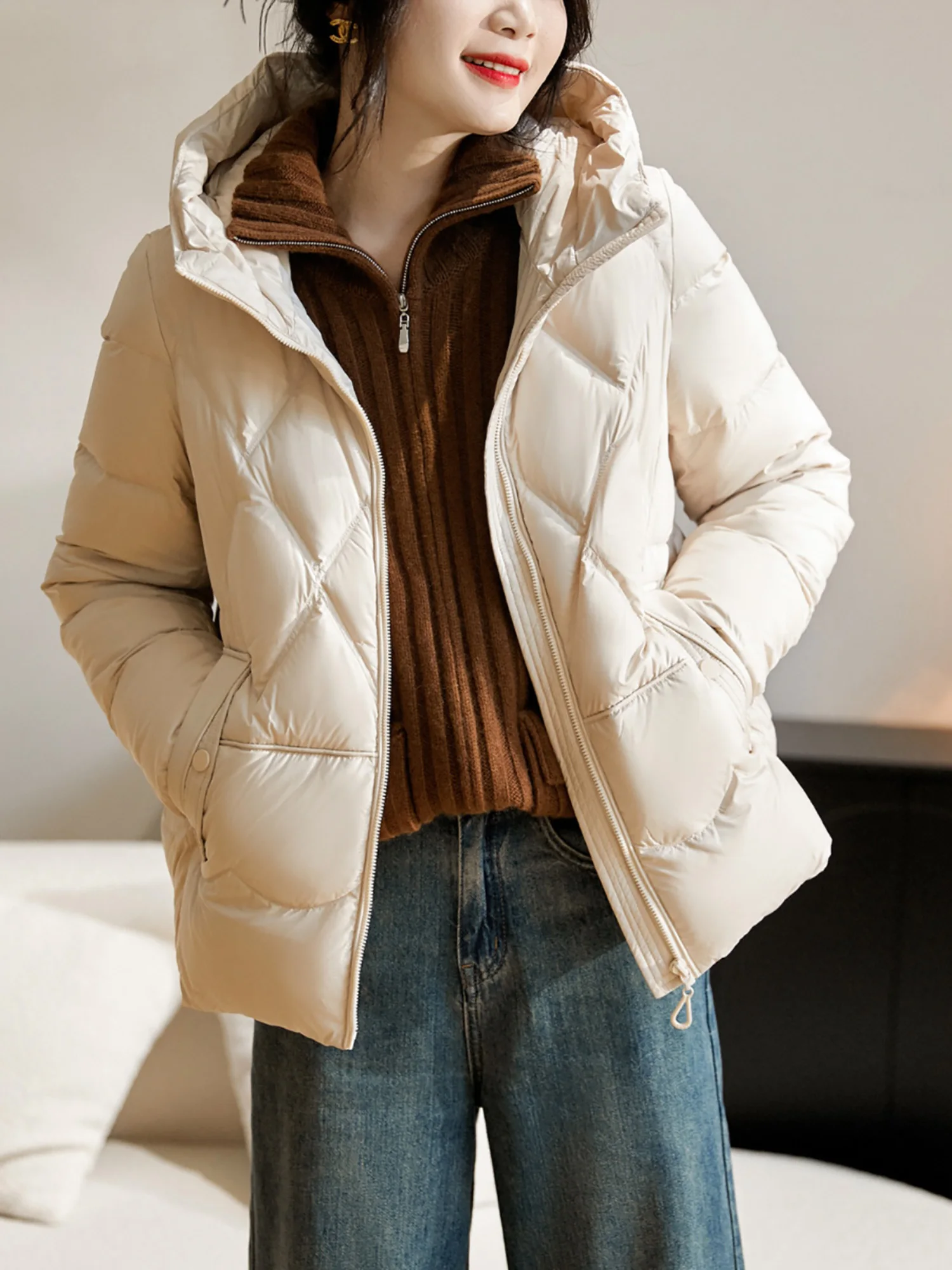 Chaqueta de plumón de pato blanco con capucha para mujer, Chaqueta corta de plumón de pato blanco de 90 para madre, chaqueta ligera elegante para otoño e invierno, nueva