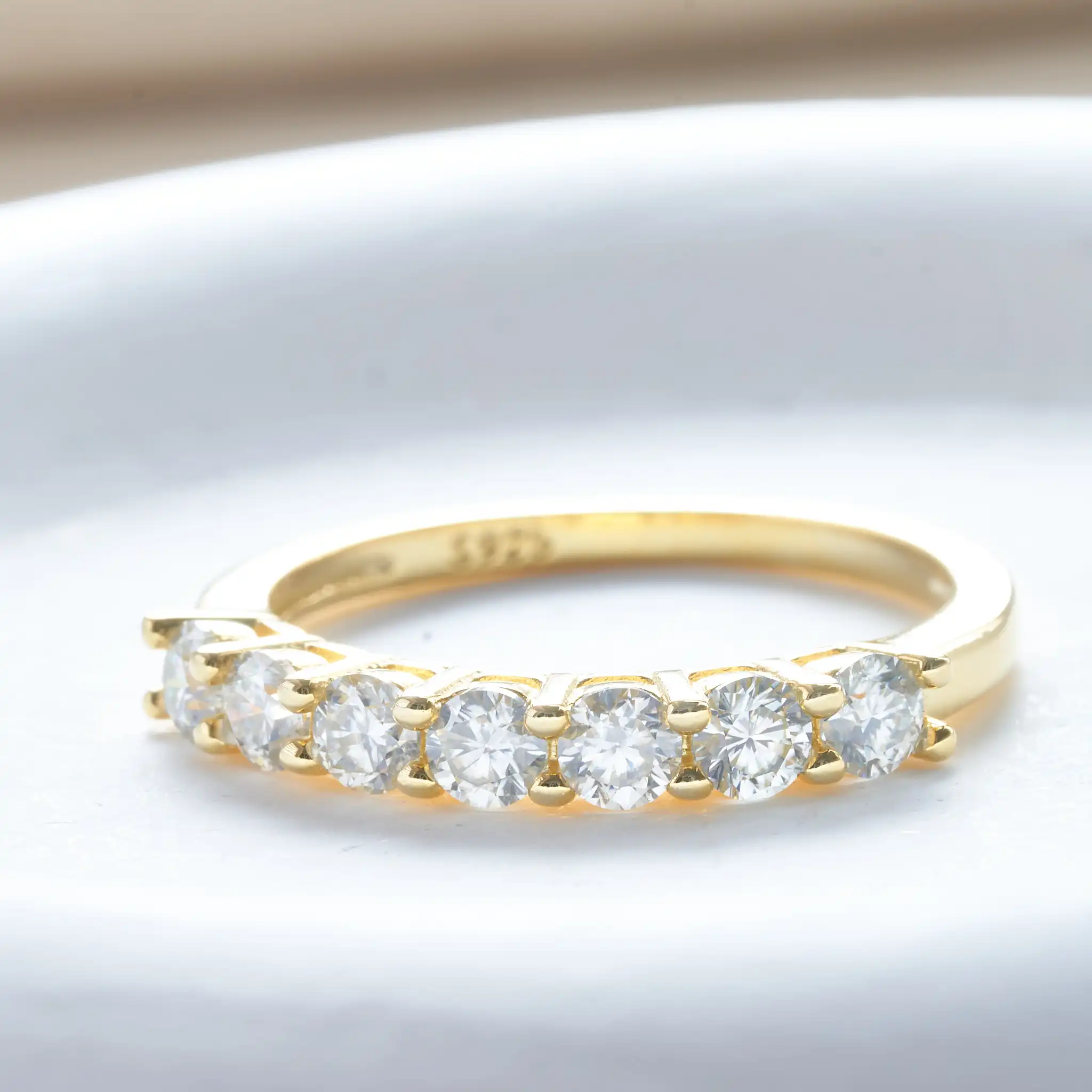 Moissanit-Ring aus 925 Sterling Silber mit Weißgold-Beschichtung, Vollbesetzter Diamant-Ewigkeitsring, Verlobungs- und Eheringe für Damen – Detail 9