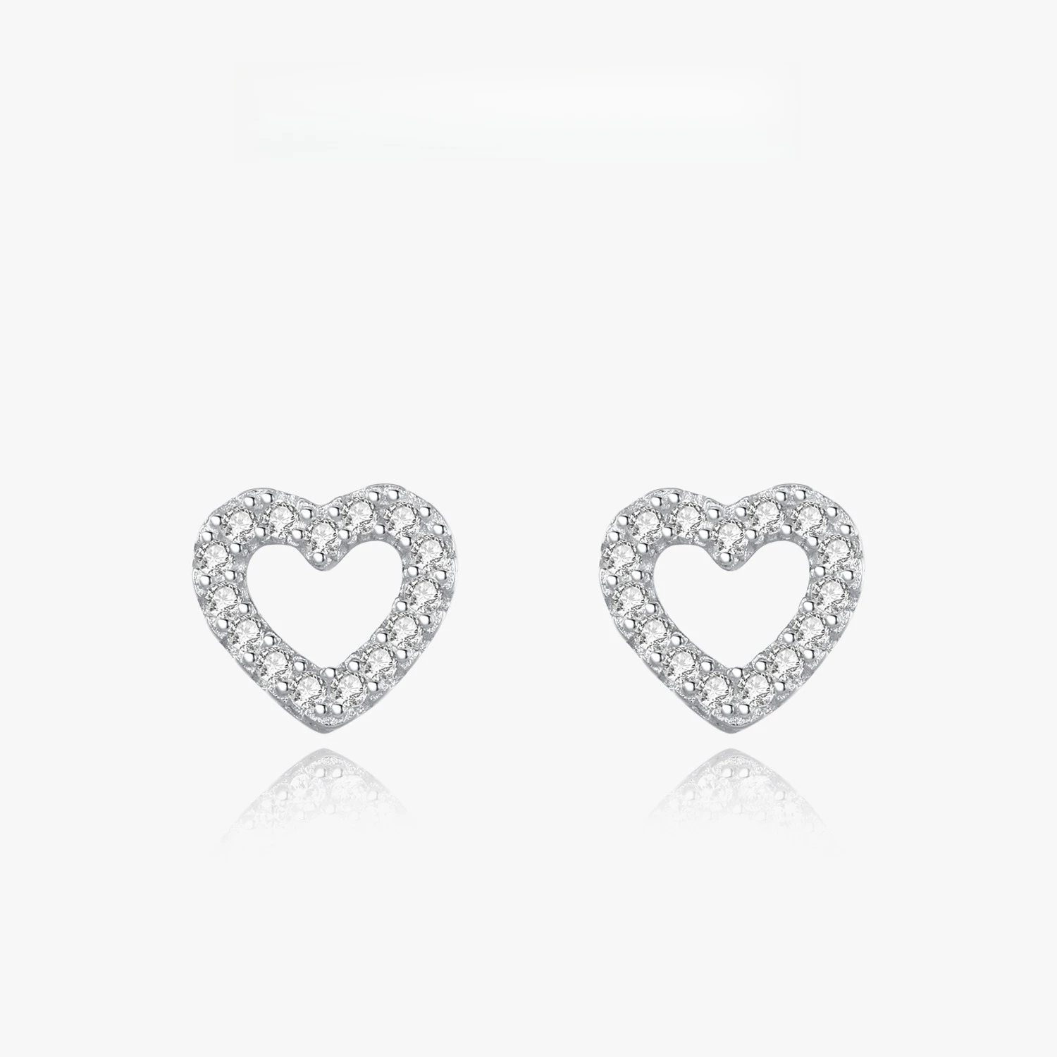 

S925 silver heart-shaped hollow earrings for girls, fresh and sweet jewelry, versatile and exquisite small accessories