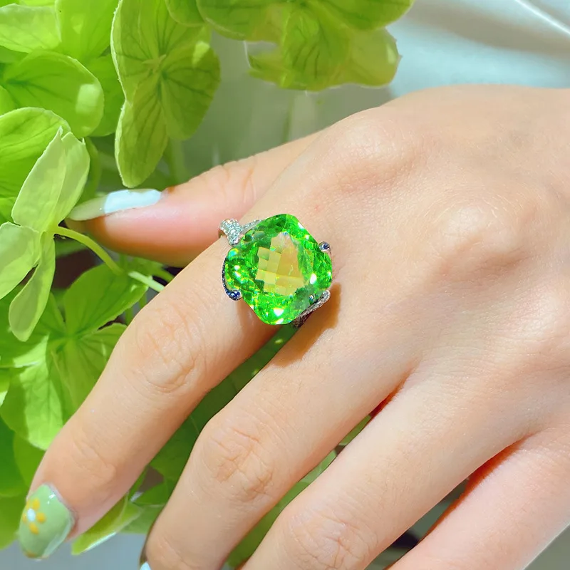 New Luxury Silver Color Rings with Big Carat Bright Green Tourmaline Rings For Women Luxury Wedding Party Finger Accessories