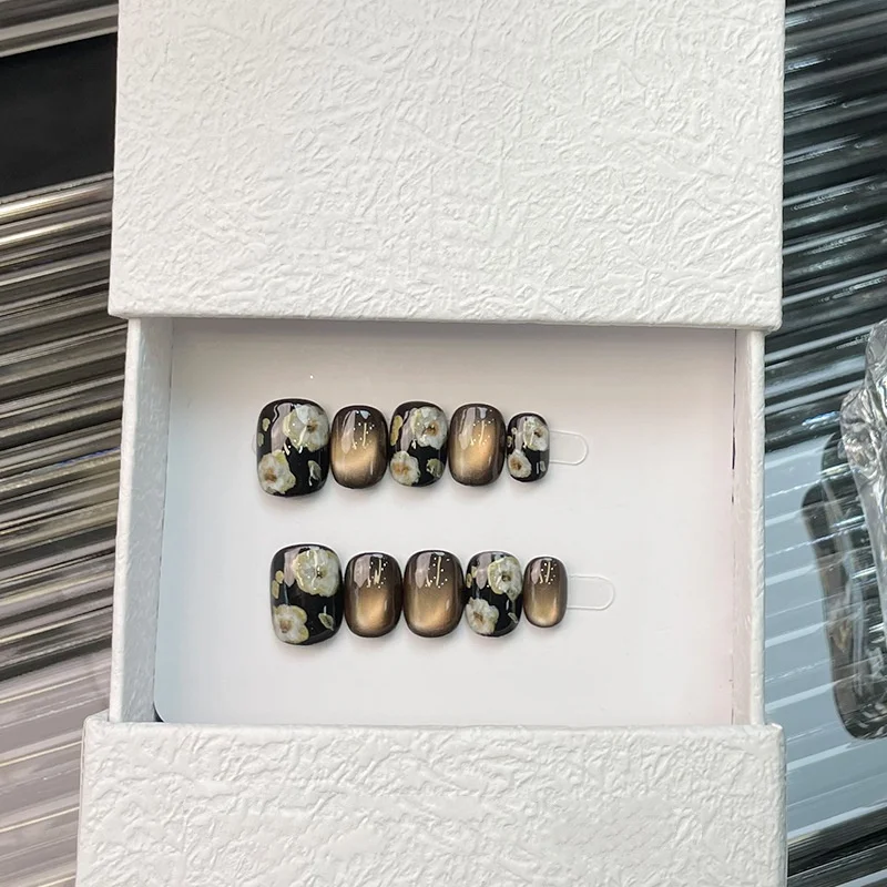 10Pcs Short Square Head Handmade False Nails Cat's Eye Shiny Powder Grid Press on Fake Nails Sequin Wearable Full Cover Nail Tip