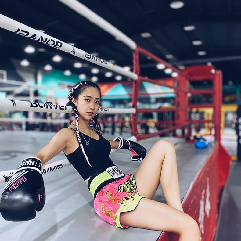 2023 Adult Muay Thai Shorts Hand Embroidery Tear Resistant Boxing Pants Muay Thai Boxing Equipment Customization Logo