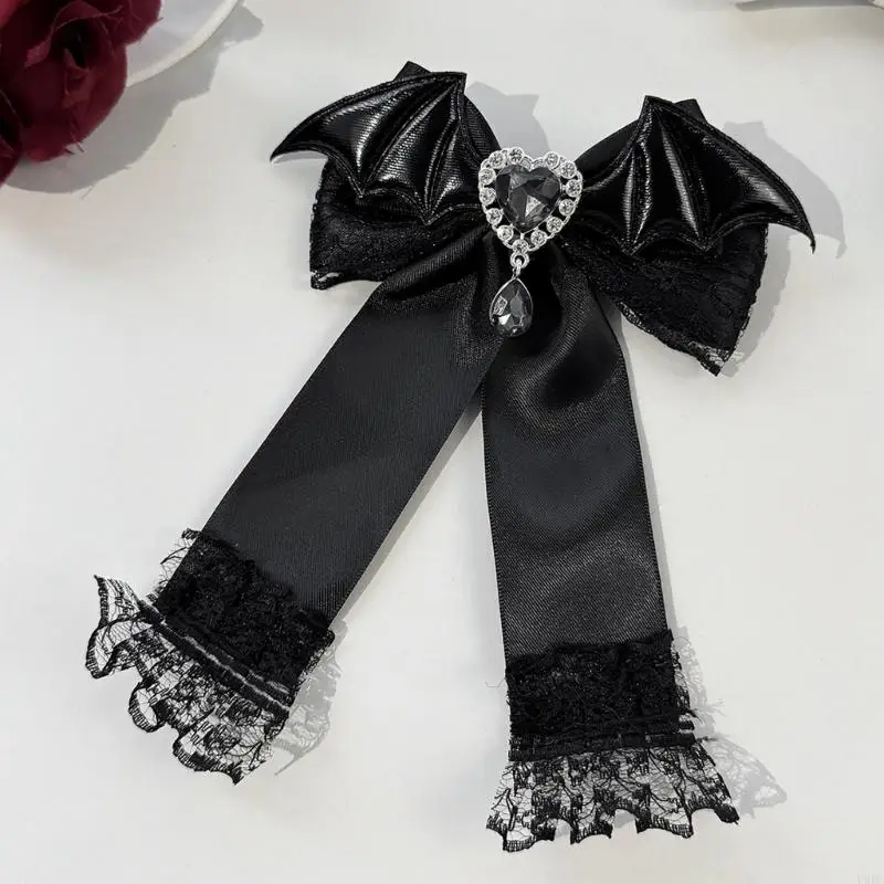 Edgy Yet Feminine Hair Clip With Detailed Bat Wing And Heart Decoration Y166